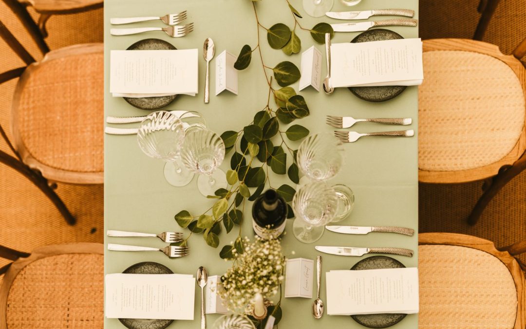 How to choose your marquee wedding tables